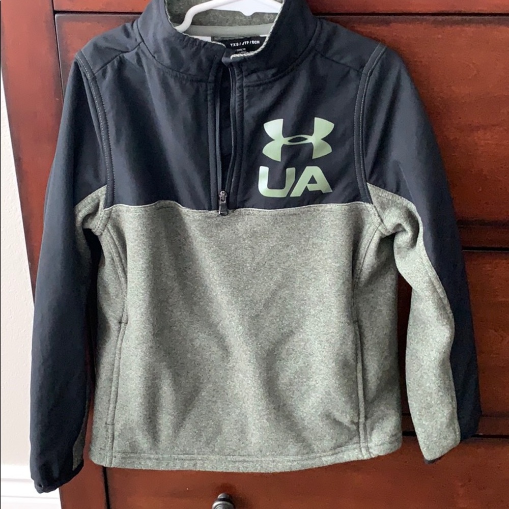 Under Armour boys pullover size xs/6
